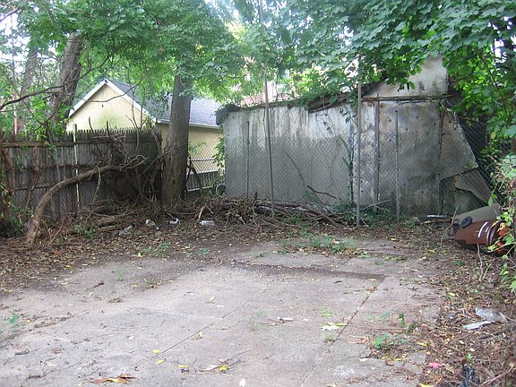 4th image of 4120 Boyd Avenue Two Fam