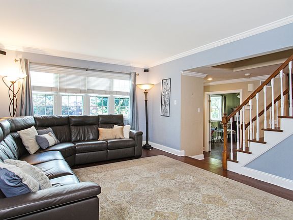 2nd image of 15 Garit Ln