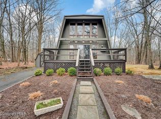 197 Timber Hill Rd, Henryville, PA 18332