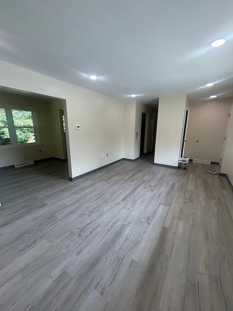 3 bedroom, 1 bath house — Photo 3