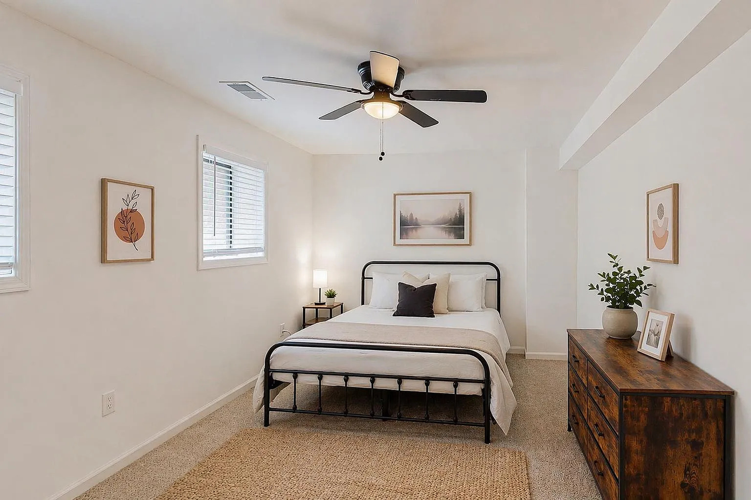 3 bed, 1.0 bath, 1400 sqft, $819 — Photo 1