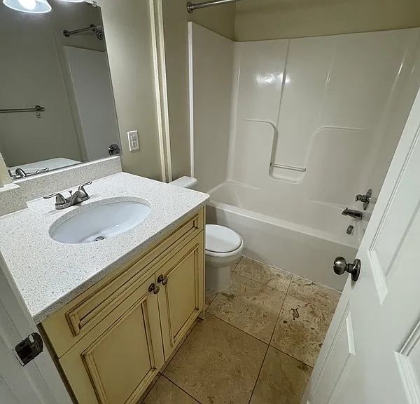 201 E Bank St #3 — Photo 4
