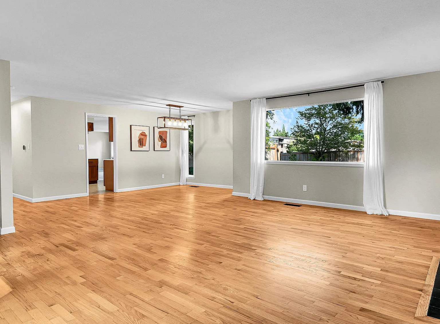 4 bed, 1.5 bath, 2180 sqft, $5,250 — Photo 4