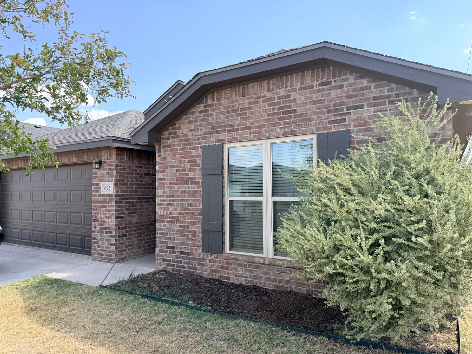 3 bed, 2.0 bath, 1594 sqft, $1,850 — Photo 2