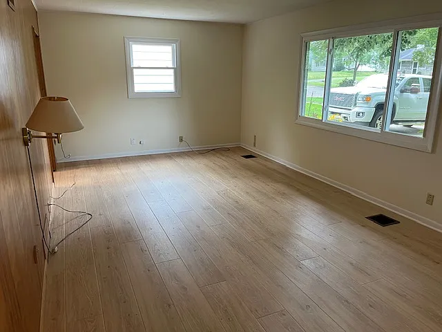 3 bed, 1050 sqft, $1,700 — Photo 2
