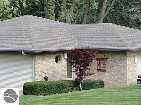 2nd image of 1661 Lake Dr