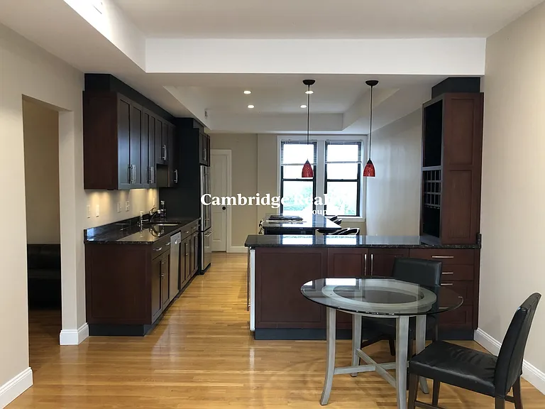 2021 Commonwealth Ave #T — Photo 2