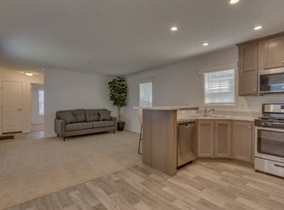 258 Kingsway Dr, North Mankato, MN 56003