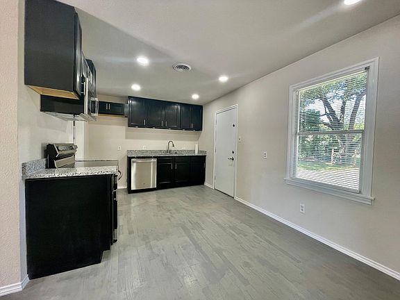 3rd image of 724 Highland Dr