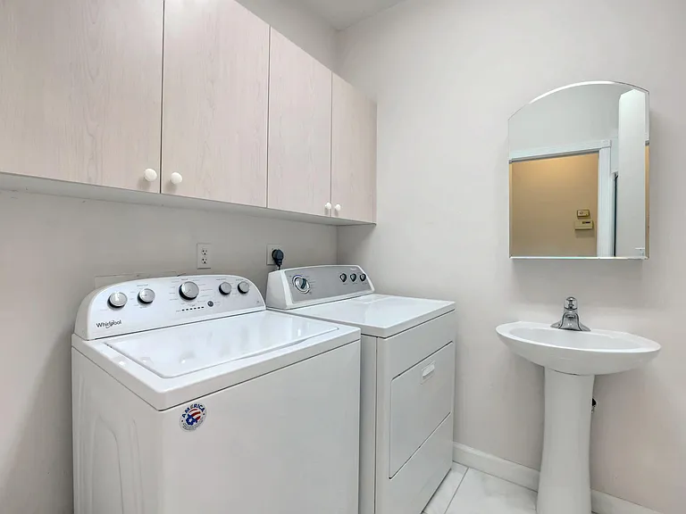 8028 Plantation Lakes Dr — Photo 34
