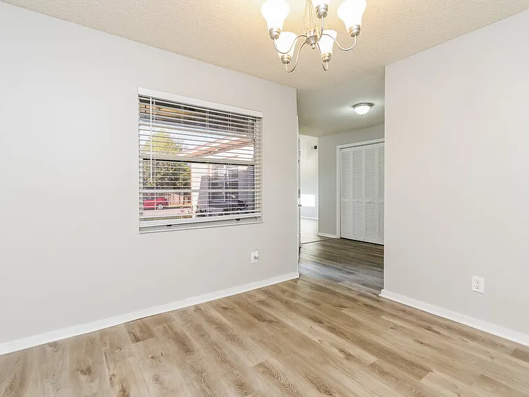 620 Riverwoods Cir — Photo 5