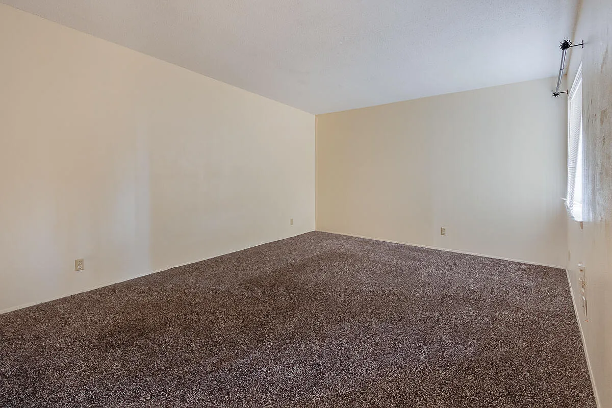 4 bed, 2.0 bath, 1544 sqft, $1,275 — Photo 3