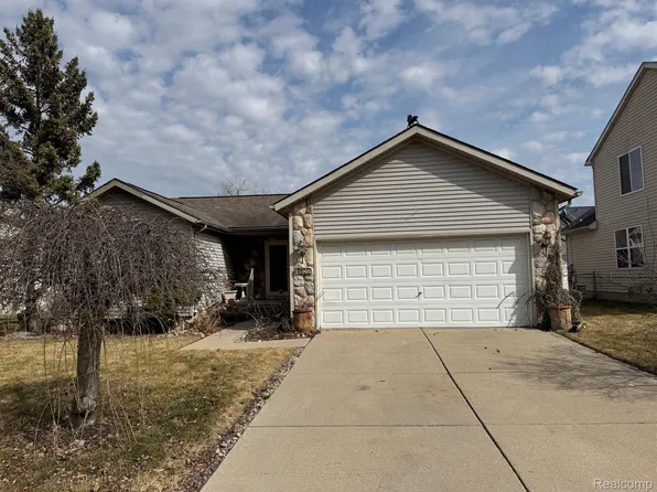 25966 Peppertree Ln, Warren, MI 48091