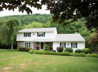 43 Cliffside Dr, Wallingford, CT 06492