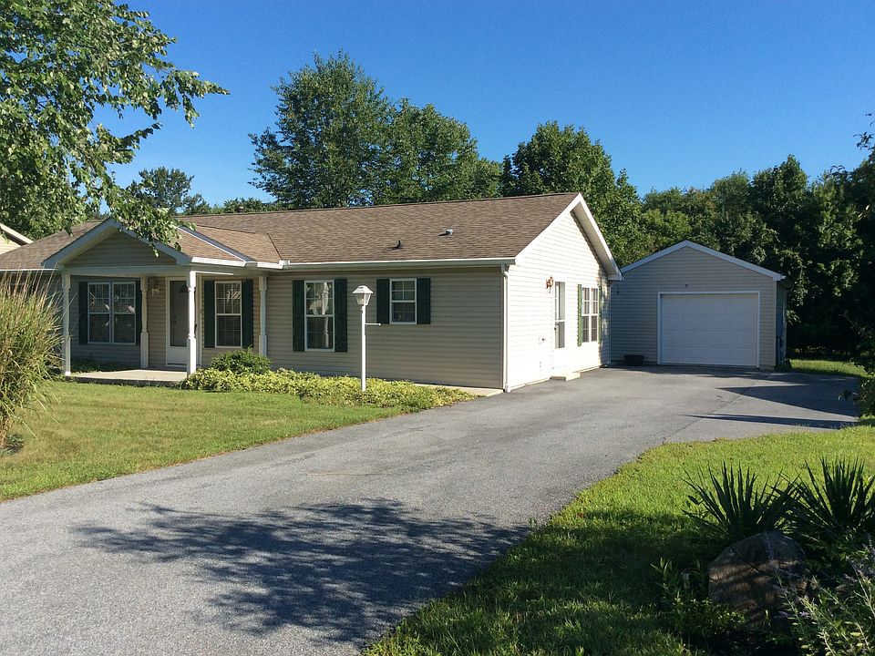 Private drive/one car garage