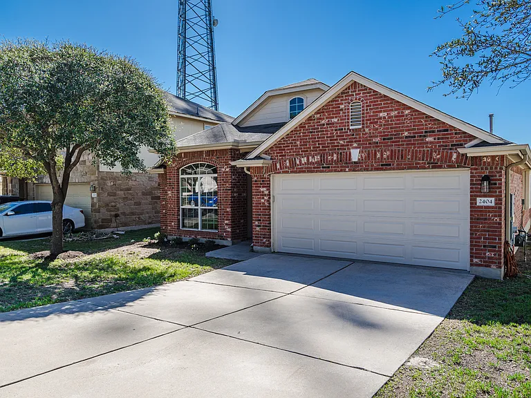 2404 Christoff Loop — Photo 2