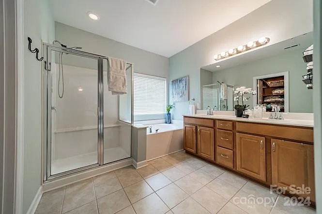 424 Ranelagh Dr — Photo 2