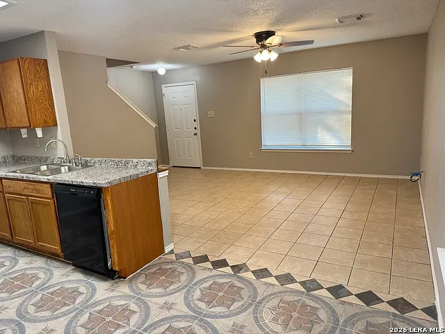 10158 Bastrop Crk — Photo 4