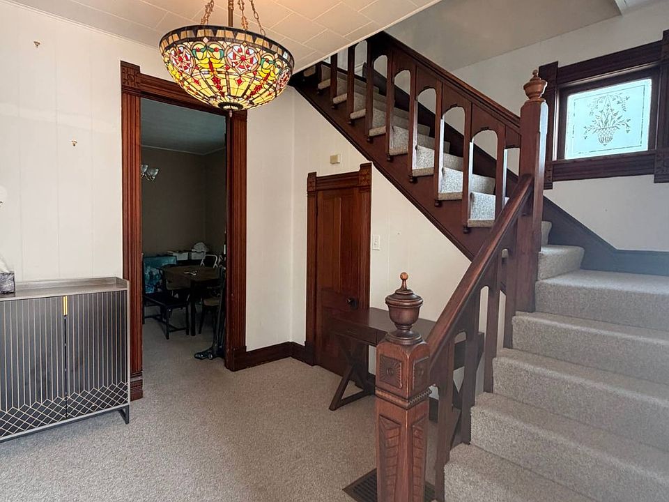 1st image of 209 S 1st St