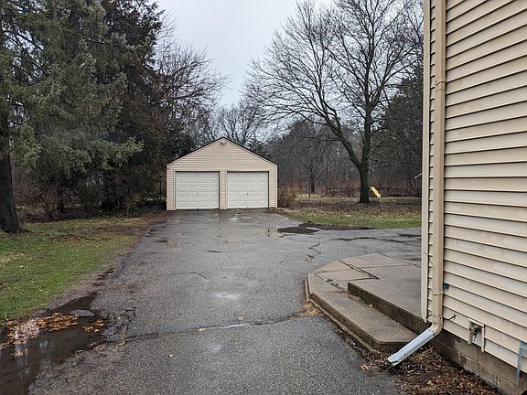 2nd image of 5644 Oakland Dr