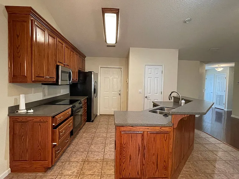 260 Windsor Garden Dr — Photo 5