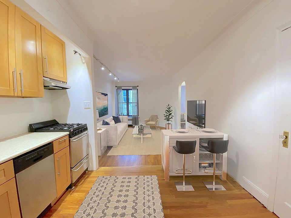 1st image of 152 W 20th St #3D