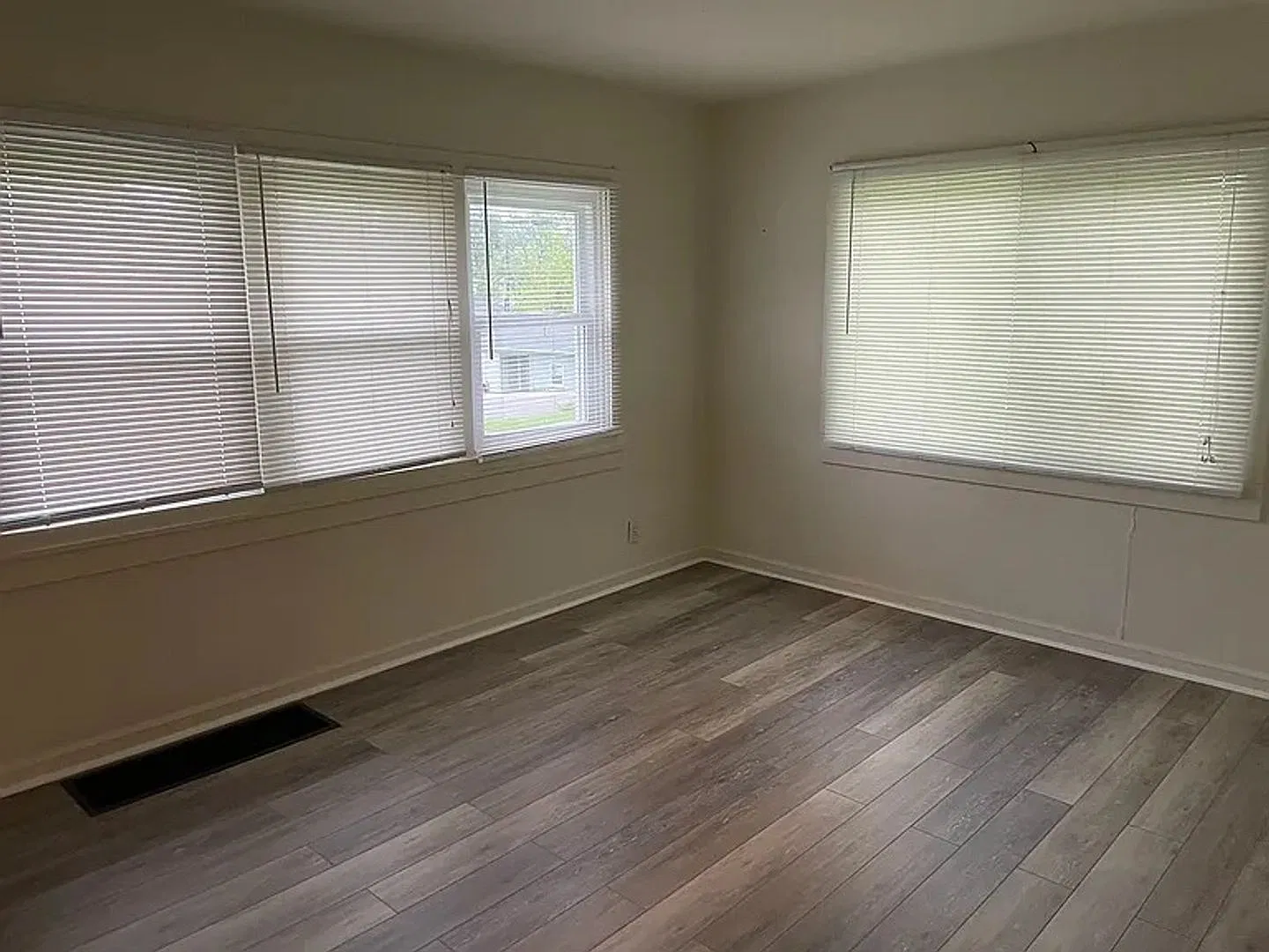 5BR across from Campus! — Photo 3
