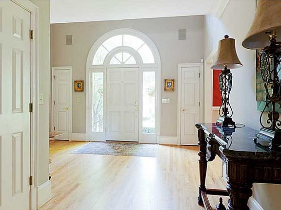 Sunny open Entry Foyer
