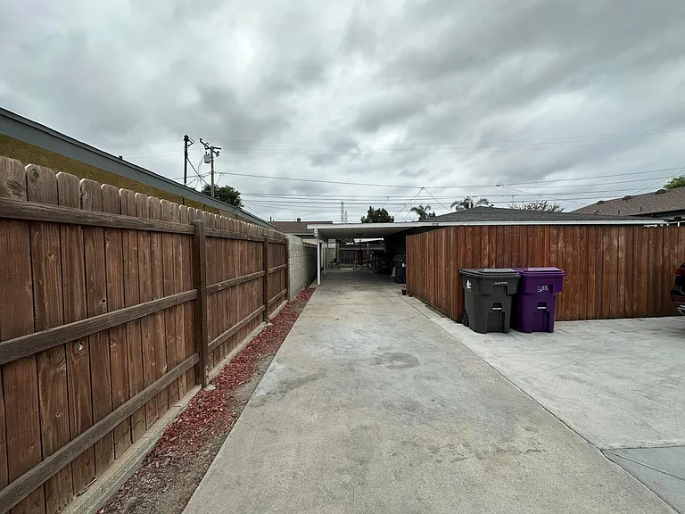 3008 E 70th St — Photo 5