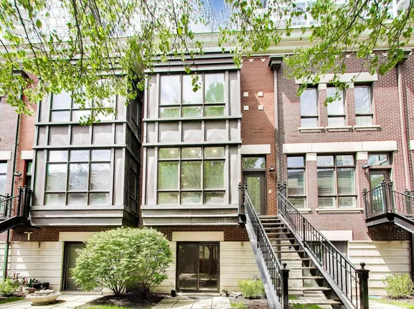 1326 S Indiana Pkwy, Chicago, IL 60605
