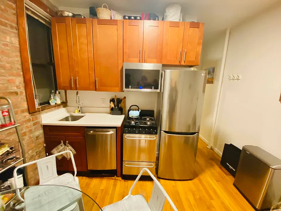 238 E 25th St #6