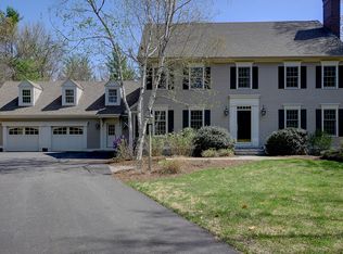 11 McIntosh Ln, Bedford, NH 03110