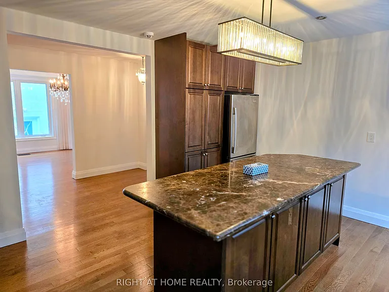 7 Foursome Cres — Photo 4