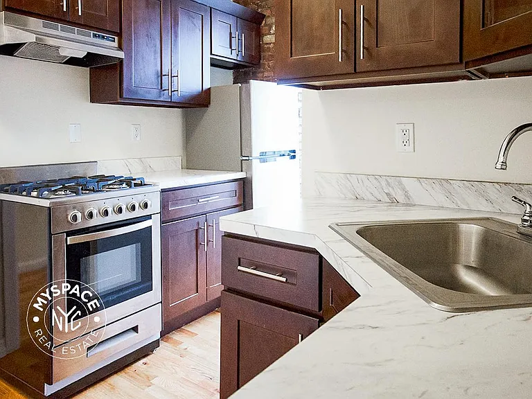 244 Roebling St #16 — Photo 4
