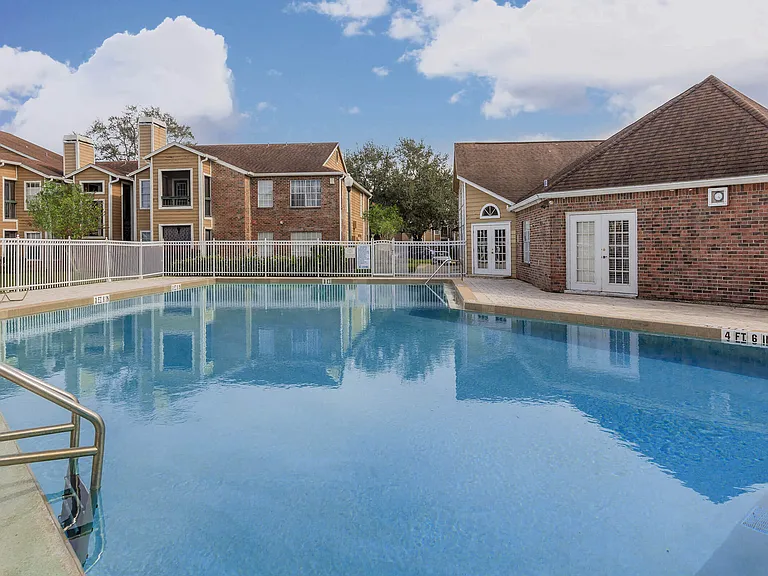 Regency Gardens Apartments — Photo 22