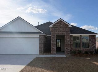 100 Lake Oak Dr, Lafayette, LA 70507