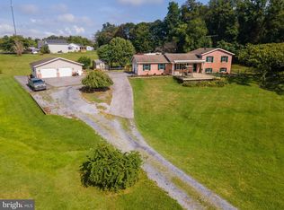 95 Chariot Ln, Falling Waters, WV 25419