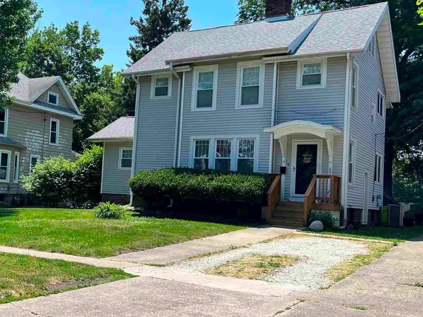 821 W Douglas Ave, Jacksonville, IL 62650
