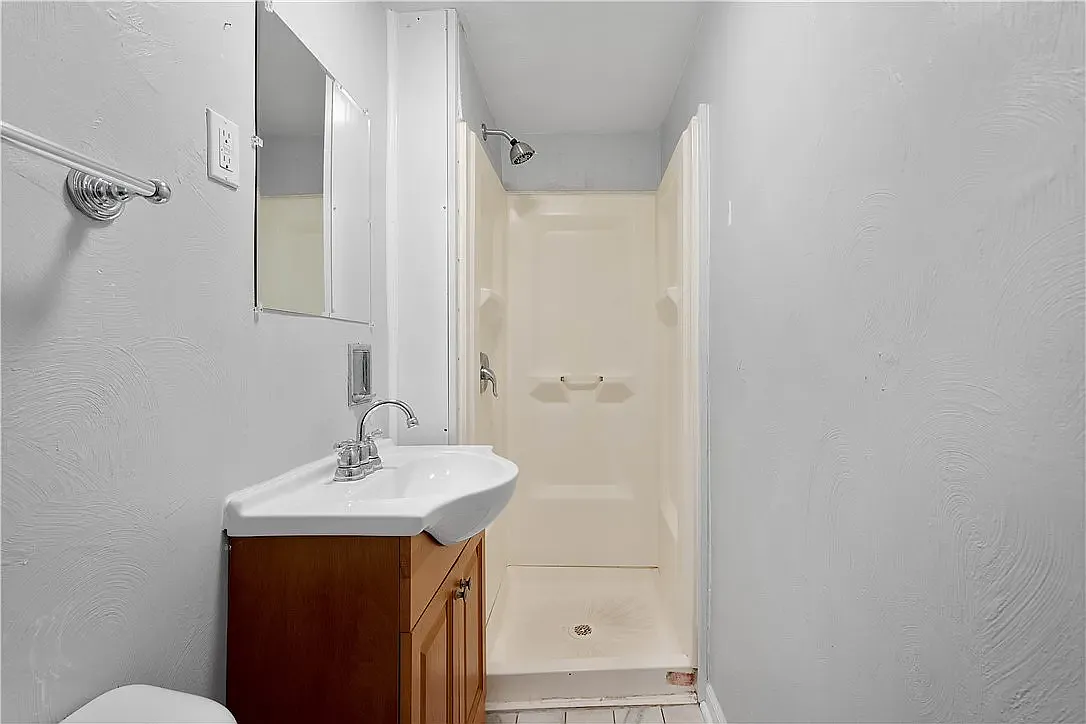 4 bed, 1364 sqft, $2,600 — Photo 2