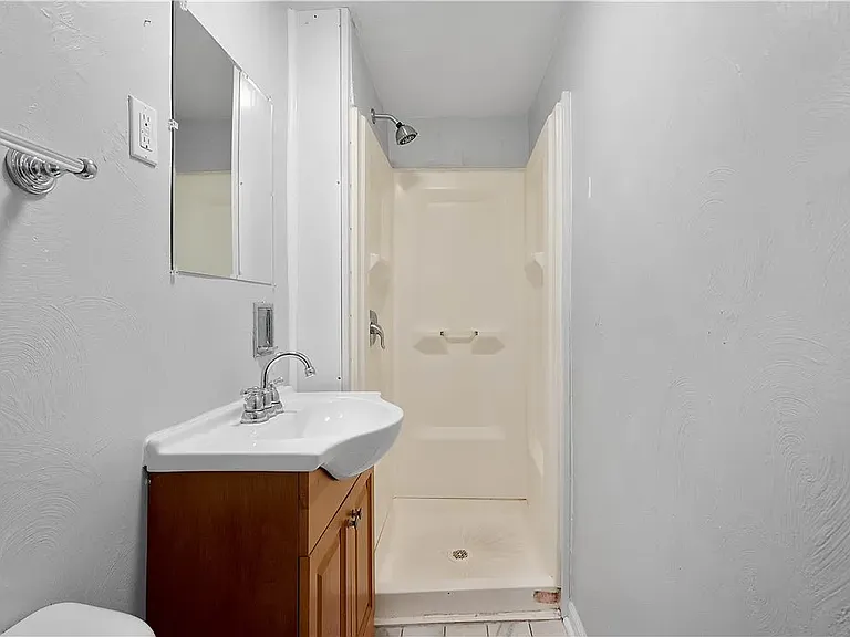 159 S 16th St — Photo 2