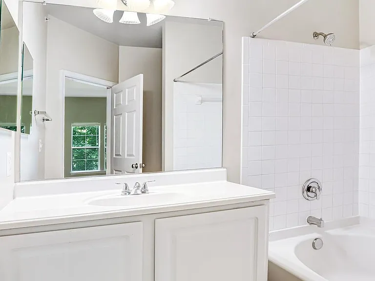 42526 Mayflower Ter — Photo 36