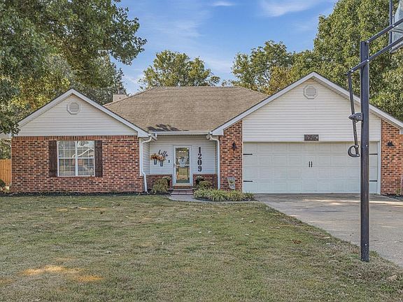 3rd image of 1209 Hidden Valley Dr