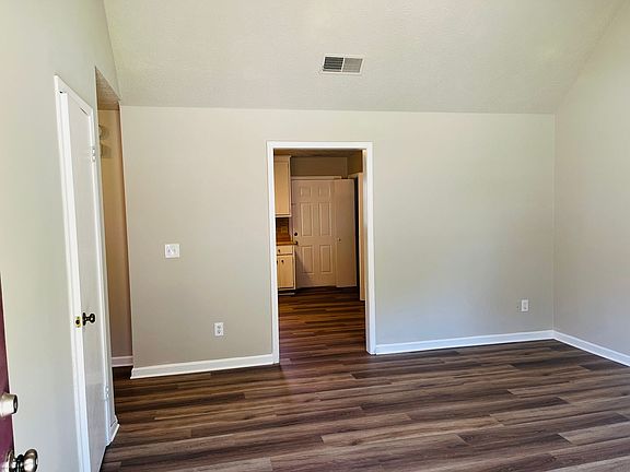 2nd image of 10 Fredda Ln #10