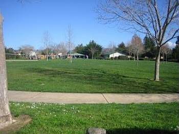 2nd image of 142 Harbor Oaks Cir
