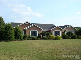 270 Ridgeview Dr, Berkeley Springs, WV 25411