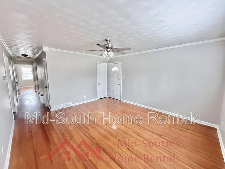 3831 Hermitage Dr — Photo 6