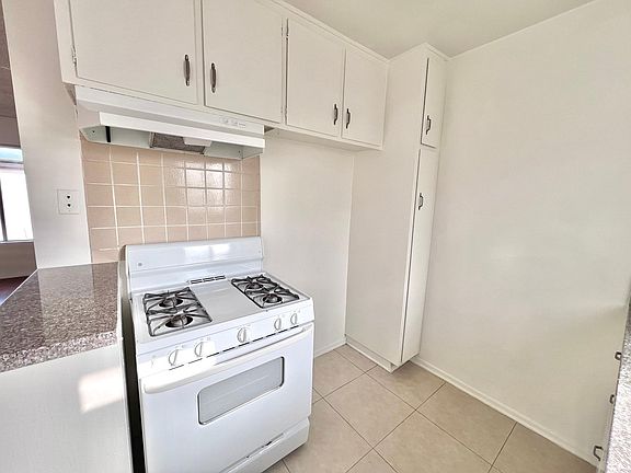 5th image of 14143 Delano St APT 6