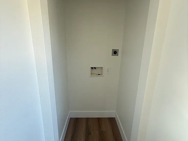 1053 1/2 Hyatt Ave — Photo 12