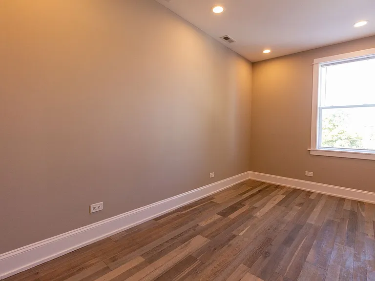 Pf-Arg, 2850 W Barry Series — Photo 21