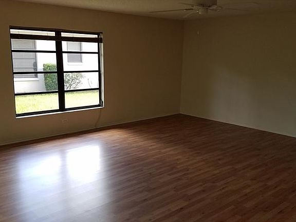 4th image of 5033 Vivienda Way #19